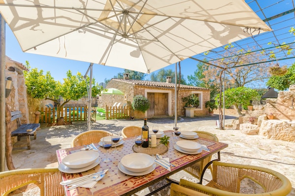 Foto van Villa in Costitx met zwembad en uitzicht - Vakantiehuis in Costitx, Illes Balears - ExteriorSummer