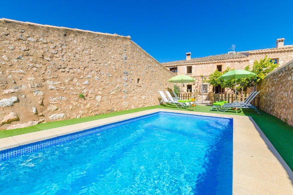 Foto van Villa in Costitx met zwembad en uitzicht - Vakantiehuis in Costitx, Illes Balears - PoolOfHouse
