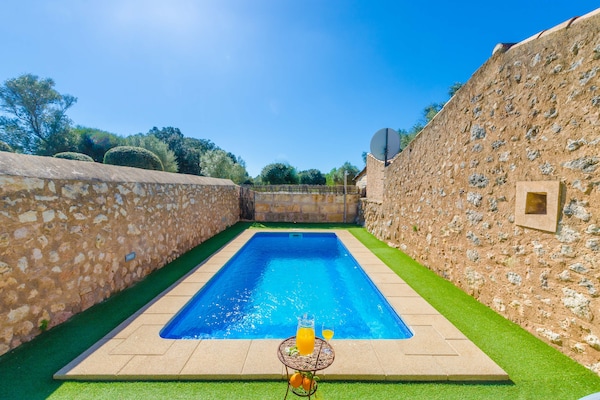 Foto van Villa in Costitx met zwembad en uitzicht - Vakantiehuis in Costitx, Illes Balears - PoolOfHouse