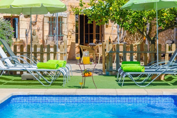 Foto van Villa in Costitx met zwembad en uitzicht - Vakantiehuis in Costitx, Illes Balears - PoolOfHouse