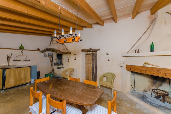 Foto van Villa in Costitx met zwembad en uitzicht - Vakantiehuis in Costitx, Illes Balears - DiningRoom