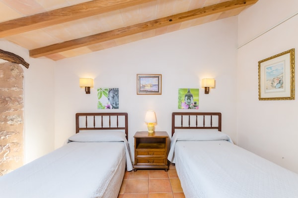 Foto van Villa in Costitx met zwembad en uitzicht - Vakantiehuis in Costitx, Illes Balears - BedRoom