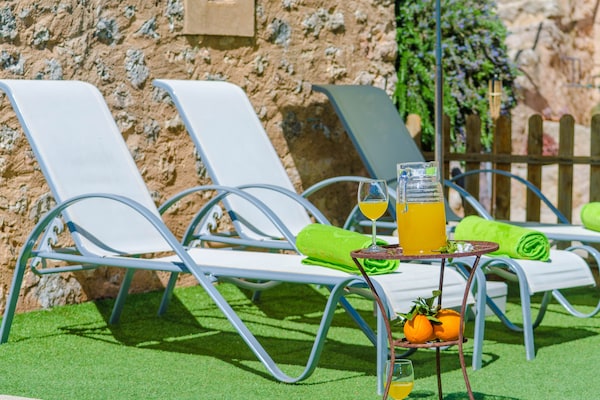 Foto van Villa in Costitx met zwembad en uitzicht - Vakantiehuis in Costitx, Illes Balears - GardenSummer