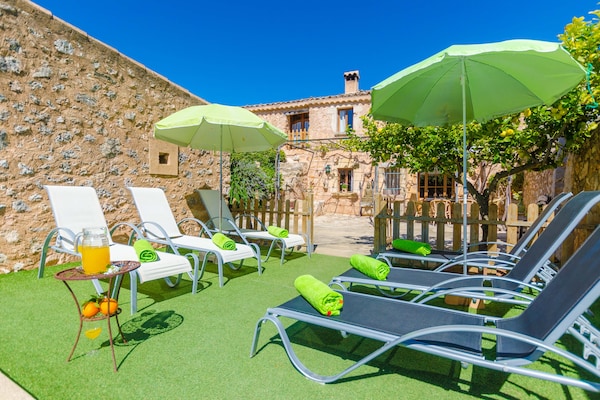 Foto van Villa in Costitx met zwembad en uitzicht - Vakantiehuis in Costitx, Illes Balears - GardenSummer