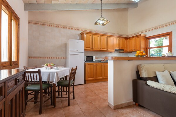 Foto van Charmant Huis in Llubí met Zwembad & Tuin - Vakantiehuis in Llubi, Illes Balears - ExteriorSummer