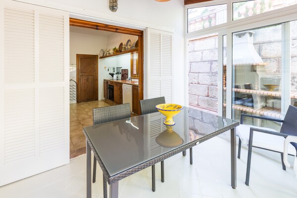 Foto van Villa in Cala Mandia met privétoegang tot zee - Vakantiehuis in Cala Mandia, Illes Balears - ExteriorSummer