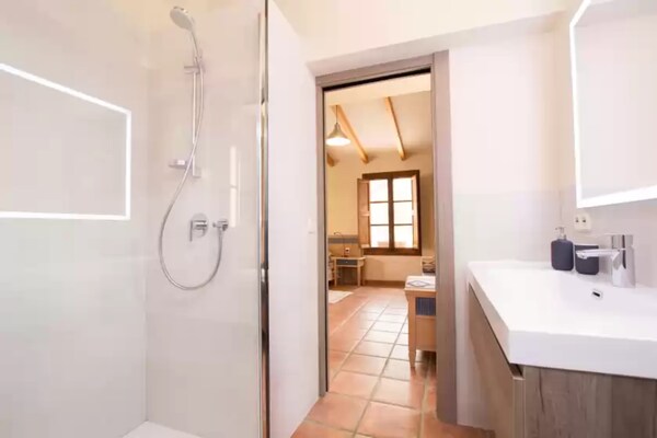 Foto van Rustieke charmevilla met zwembad - Vakantiehuis in Binibona (selva), Illes Balears - BathRoom