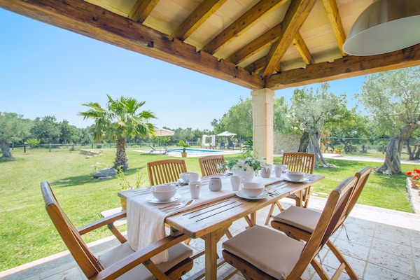 Foto van Rustieke charmevilla met zwembad - Vakantiehuis in Binibona (selva), Illes Balears - TerraceBalcony