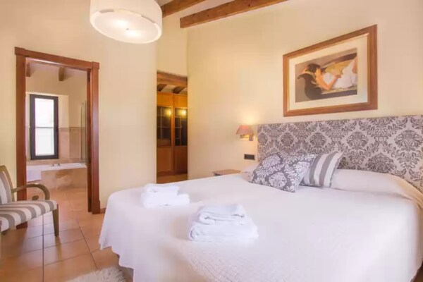 Foto van Rustieke charmevilla met zwembad - Vakantiehuis in Binibona (selva), Illes Balears - BedRoom