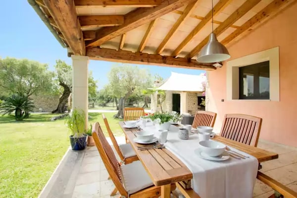 Foto van Rustieke charmevilla met zwembad - Vakantiehuis in Binibona (selva), Illes Balears - TerraceBalcony