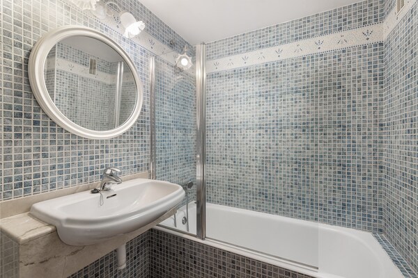 Foto van Rustig kustappartement - Vakantiehuis in Cala Pi, Illes Balears - BathRoom