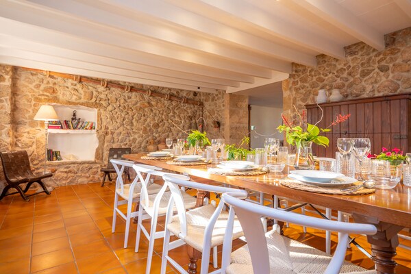 Foto van Luxe villa met tennisbaan - Vakantiehuis in , Illes Balears - DiningRoom