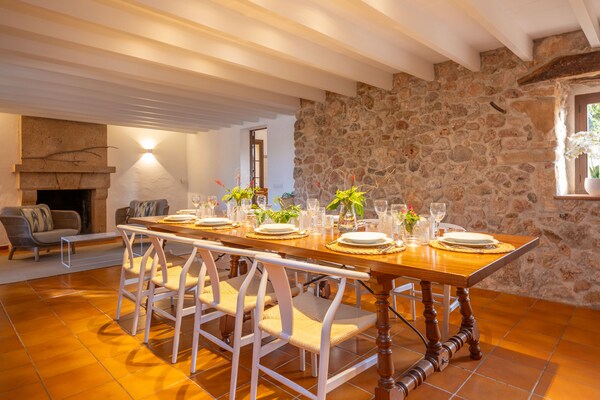Foto van Luxe villa met tennisbaan - Vakantiehuis in , Illes Balears - DiningRoom