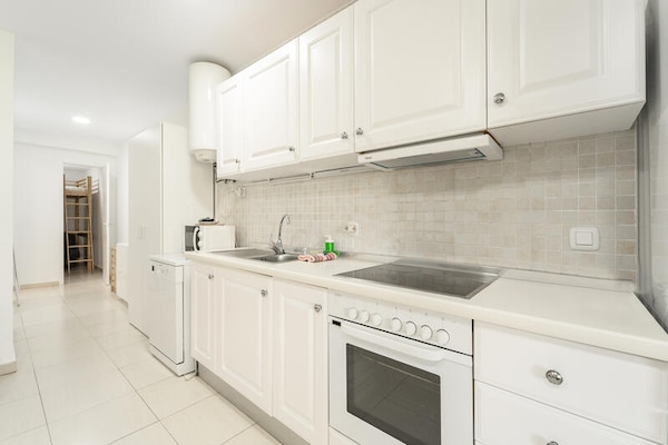 Foto van Appartement in Roses met zwembad en terras - Vakantiehuis in  - Untagged