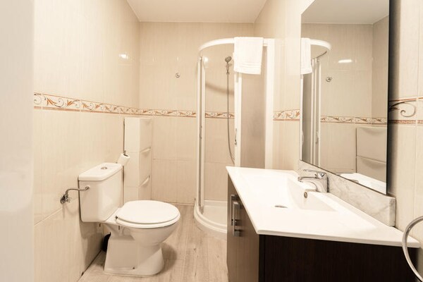 Foto van Appartement in Roses met zwembad en terras - Vakantiehuis in  - Untagged