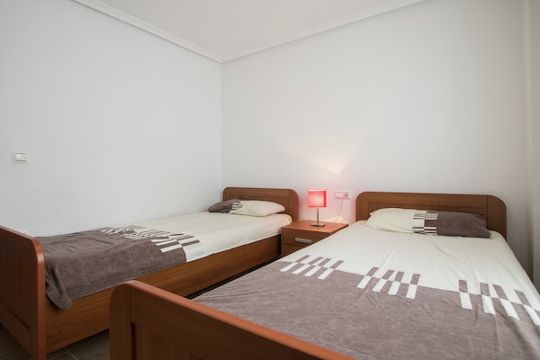 Foto van Modern vakantiehuis met privé zwembad - Vakantiehuis in Benidorm - BedRoom
