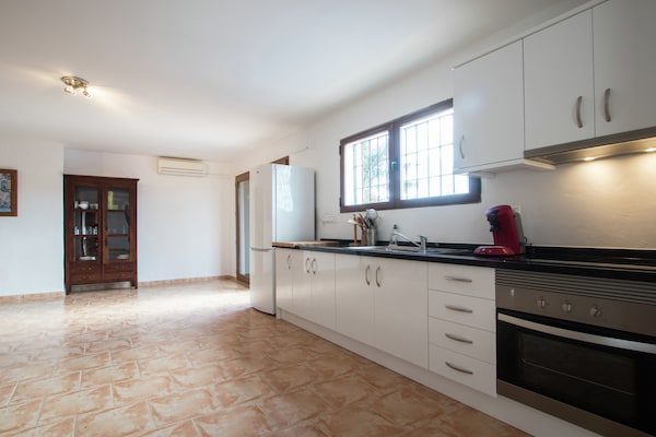 Foto van Modern vakantiehuis met privé zwembad - Vakantiehuis in Benidorm - Kitchen