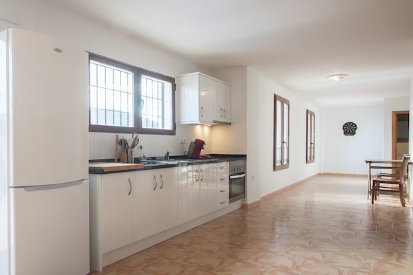 Foto van Modern vakantiehuis met privé zwembad - Vakantiehuis in Benidorm - Kitchen