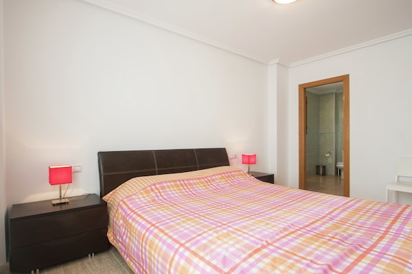 Foto van Modern vakantiehuis met privé zwembad - Vakantiehuis in Benidorm - BedRoom