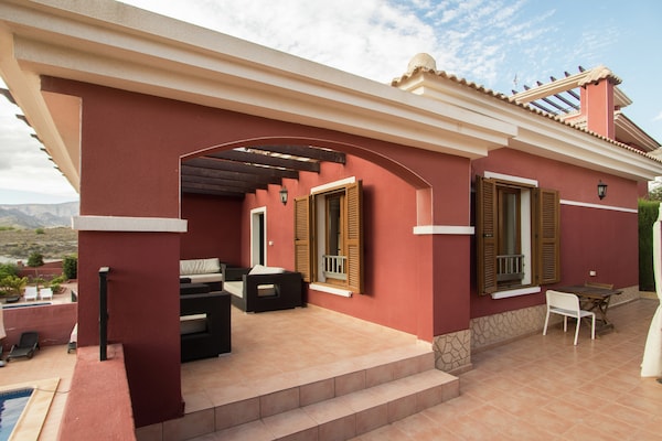 Foto van Modern vakantiehuis met privé zwembad - Vakantiehuis in Benidorm - ExteriorSummer