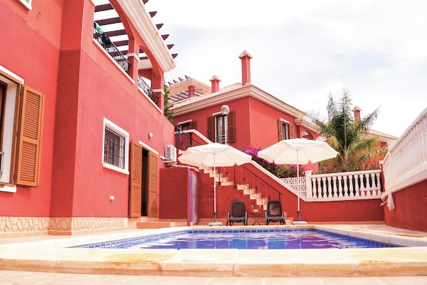 Foto van Modern vakantiehuis met privé zwembad - Vakantiehuis in Benidorm - ExteriorSummer