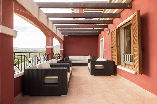 Foto van Modern vakantiehuis met privé zwembad - Vakantiehuis in Benidorm - TerraceBalcony