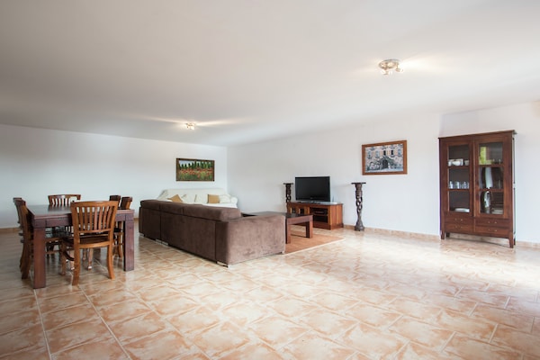 Foto van Modern vakantiehuis met privé zwembad - Vakantiehuis in Benidorm - LivingRoom