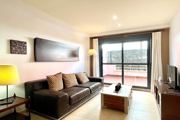 Foto van Appartement bij strand met zwembaden en jacuzzi - Vakantiehuis in Vera Playa - LivingRoom