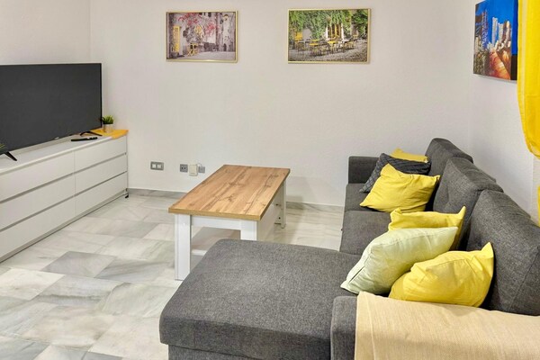 Foto van Appartement in Roquetas bij Strand - Vakantiehuis in Roquetas de Mar - LivingRoom