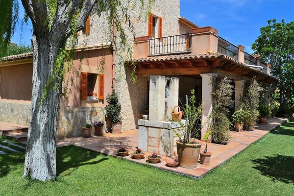 Foto van Villa in Binissalem met zwembad en wijngaarden - Vakantiehuis in Muro, Islas Baleares - Untagged