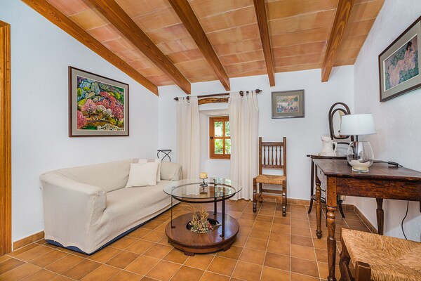 Foto van Bergvilla met groot zwembad - Vakantiehuis in Pollensa / Pollença - LivingRoom