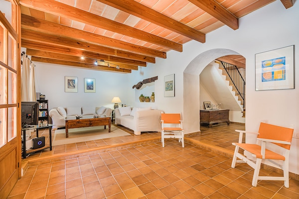 Foto van Bergvilla met groot zwembad - Vakantiehuis in Pollensa / Pollença - LivingRoom