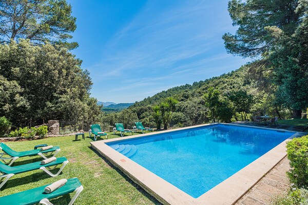 Foto van Bergvilla met groot zwembad - Vakantiehuis in Pollensa / Pollença - PoolOfHouse