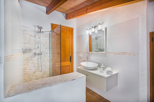 Foto van Bergvilla met groot zwembad - Vakantiehuis in Pollensa / Pollença - BathRoom