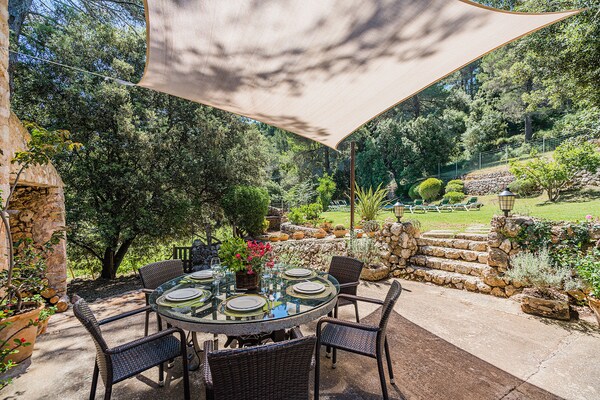 Foto van Bergvilla met groot zwembad - Vakantiehuis in Pollensa / Pollença - TerraceBalcony