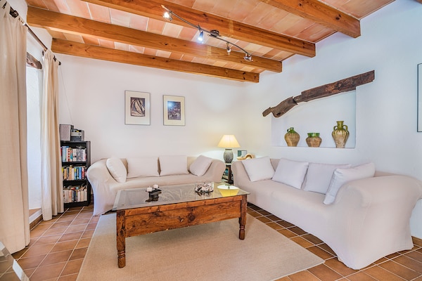 Foto van Bergvilla met groot zwembad - Vakantiehuis in Pollensa / Pollença - LivingRoom