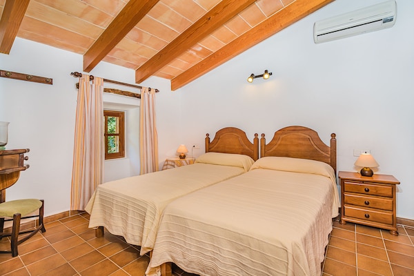 Foto van Bergvilla met groot zwembad - Vakantiehuis in Pollensa / Pollença - BedRoom