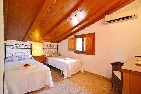 Foto van Landhuis Porto Cristo met zwembad en tuin - Vakantiehuis in Manacor - BedRoom