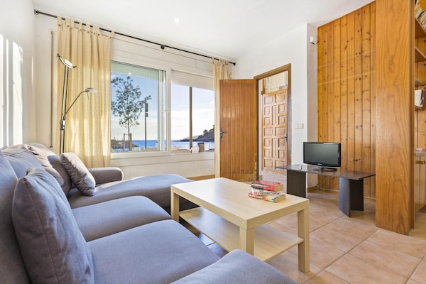 Foto van Appartement in Spanje bij Strand & Zeezicht - Vakantiehuis in Llafranc - LivingRoom
