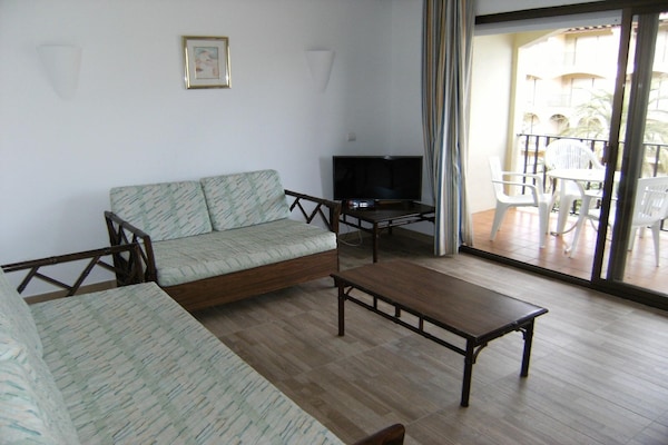 Foto van Appartement voor 5 personen met tuin - Vakantiehuis in Estartit - LivingRoom