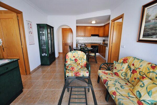Foto van Appartement in Roses, 50 m van het strand - Vakantiehuis in Rosas / Roses - LivingRoom