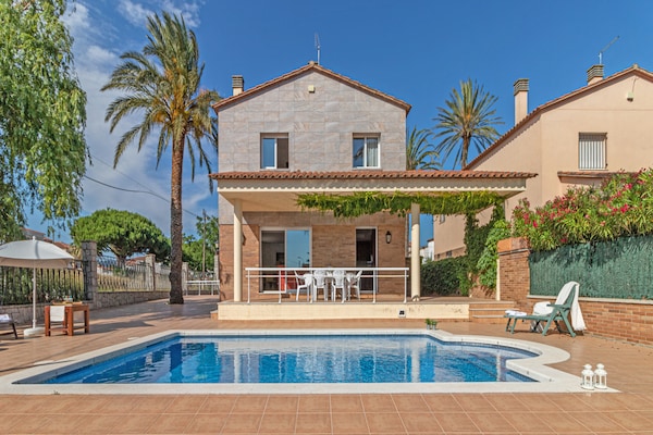 Foto van Villa in Empuriabrava met privézwembad - Vakantiehuis in Empuriabrava - Outdoor