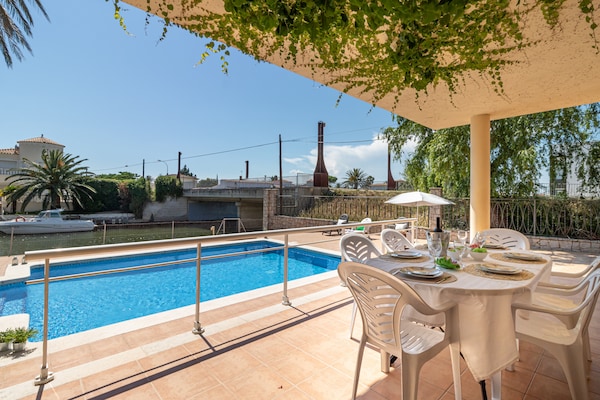 Foto van Villa in Empuriabrava met privézwembad - Vakantiehuis in Empuriabrava - terrace