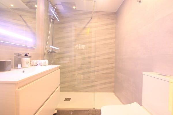 Foto van Appartement aan het strand met jacuzzi en zwembad - Vakantiehuis in Marbella - BathRoom