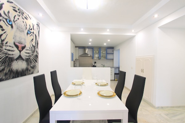 Foto van Appartement aan het strand met jacuzzi en zwembad - Vakantiehuis in Marbella - DiningRoom