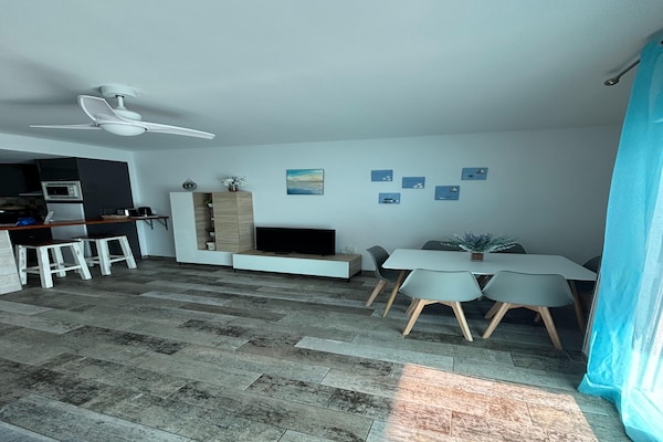 Foto van Appartement aan het strand met terras - Vakantiehuis in Benalmádena - LivingRoom