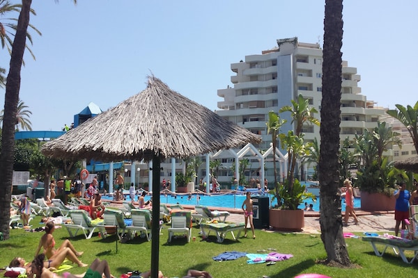 Foto van Appartement aan het strand met terras - Vakantiehuis in Benalmádena - ExteriorSummer