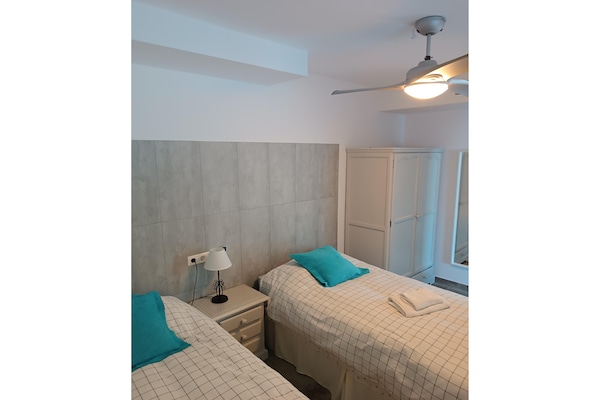 Foto van Appartement aan het strand met terras - Vakantiehuis in Benalmádena - BedRoom