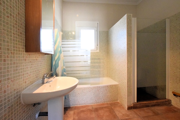 Foto van Villa met uitzicht op de Middellandse Zee - Vakantiehuis in Arenas - BathRoom