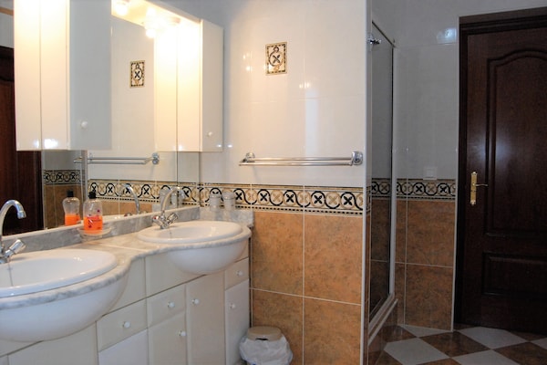 Foto van Appartement in Nerja bij Burriana Strand - Vakantiehuis in Nerja - BathRoom